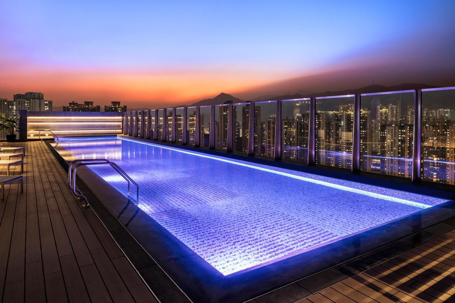 Alva Hotel By Royal Hong Kong Luaran gambar Rooftop pool at The Mira Hong Kong