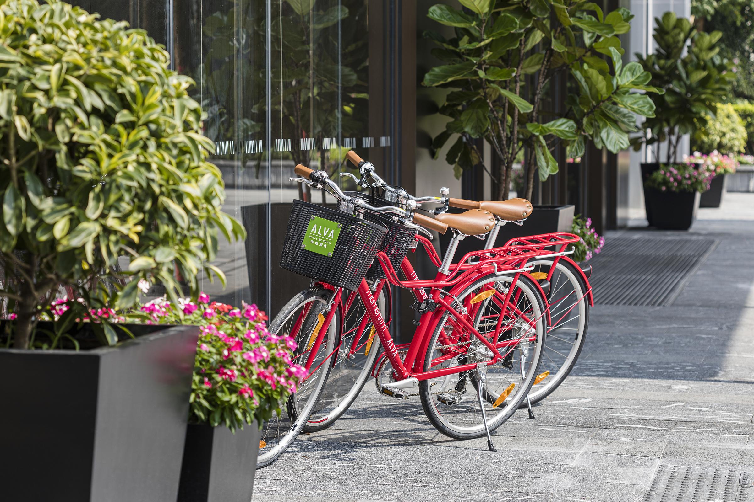 Alva Hotel By Royal Hong Kong Luaran gambar Lime bikes in London